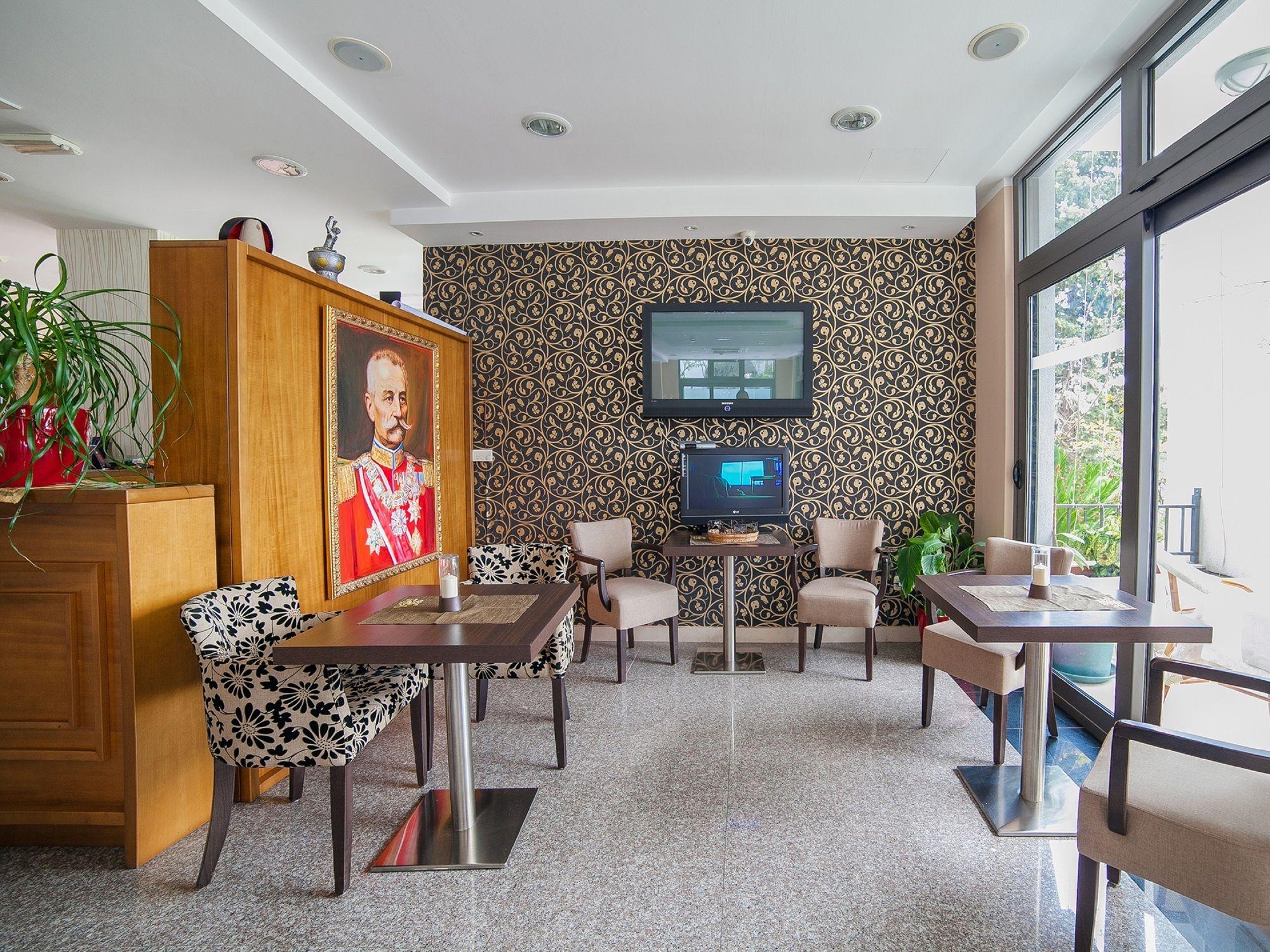 Hotel Petrovac Exteriör bild