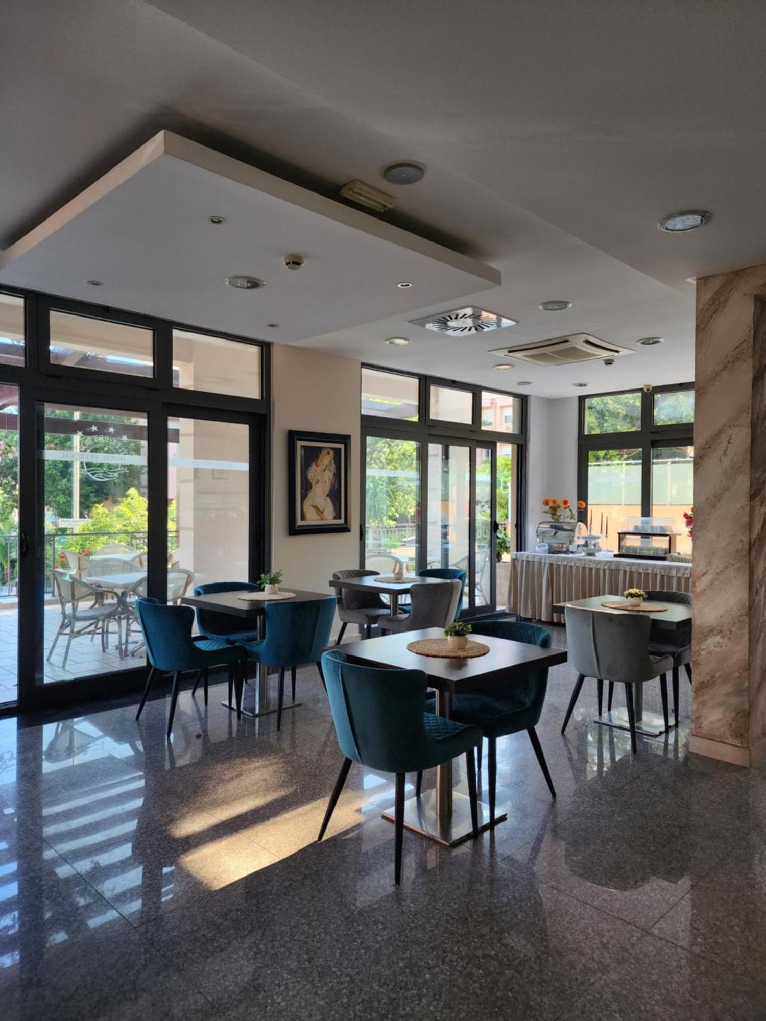 Hotel Petrovac Exteriör bild