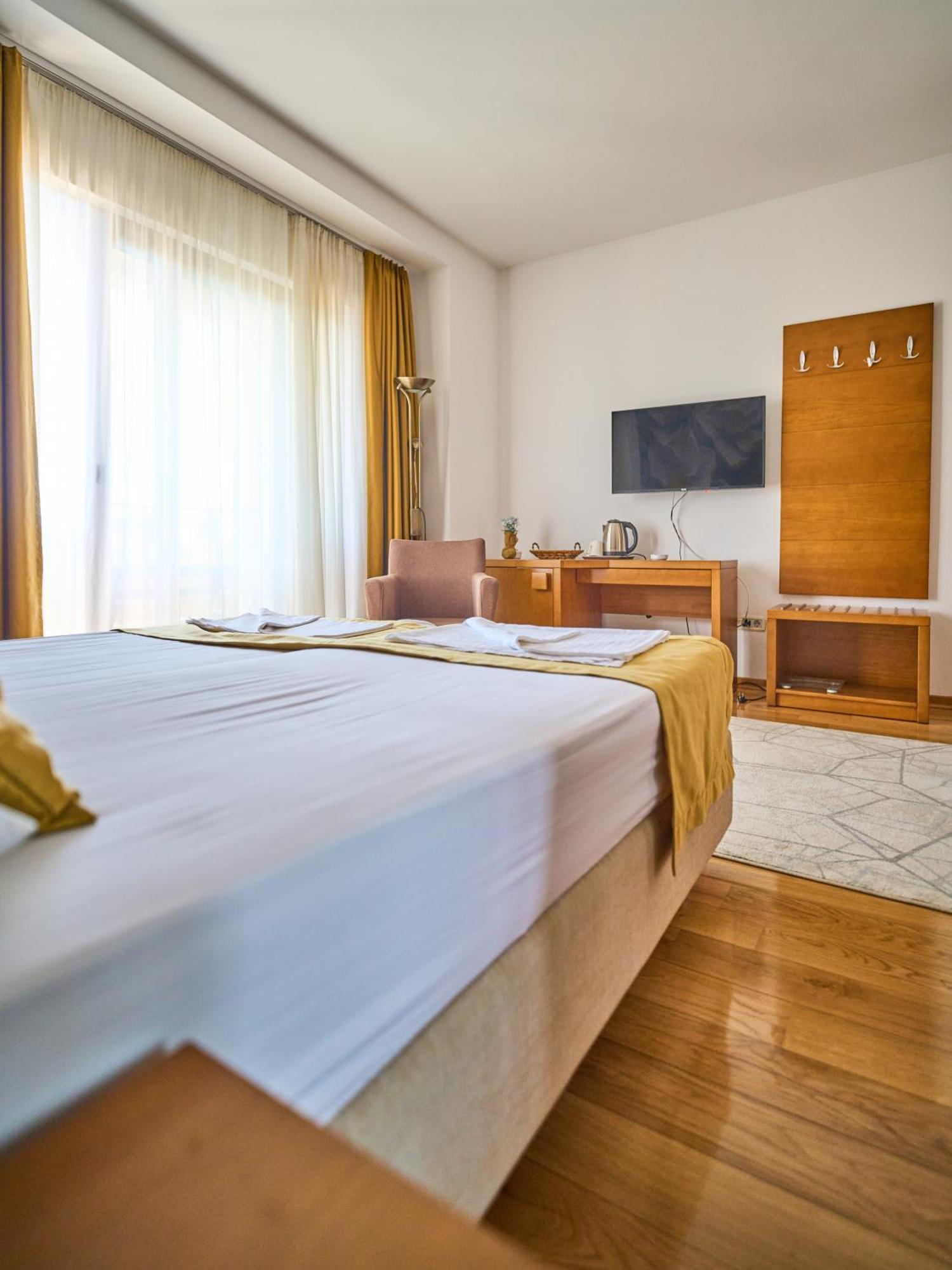Hotel Petrovac Exteriör bild