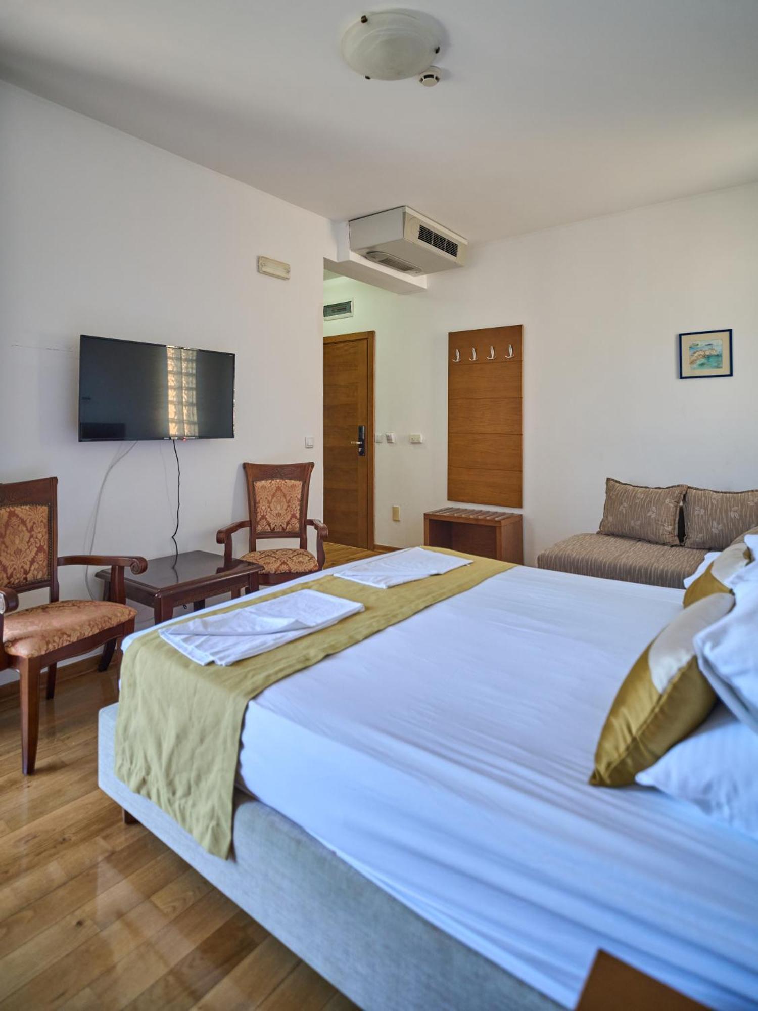 Hotel Petrovac Exteriör bild